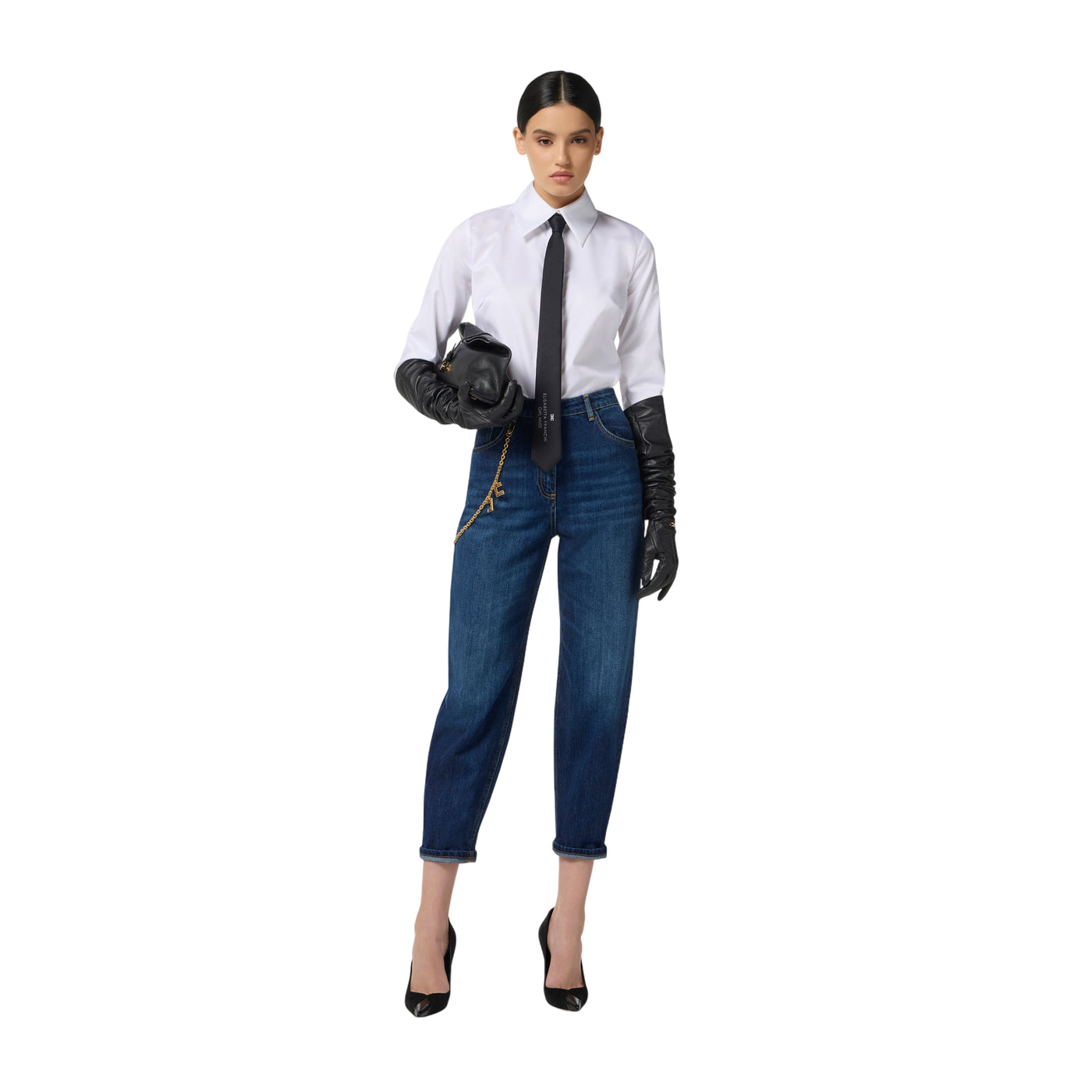 Jeans Donna con catena gioiello modella intera frontale