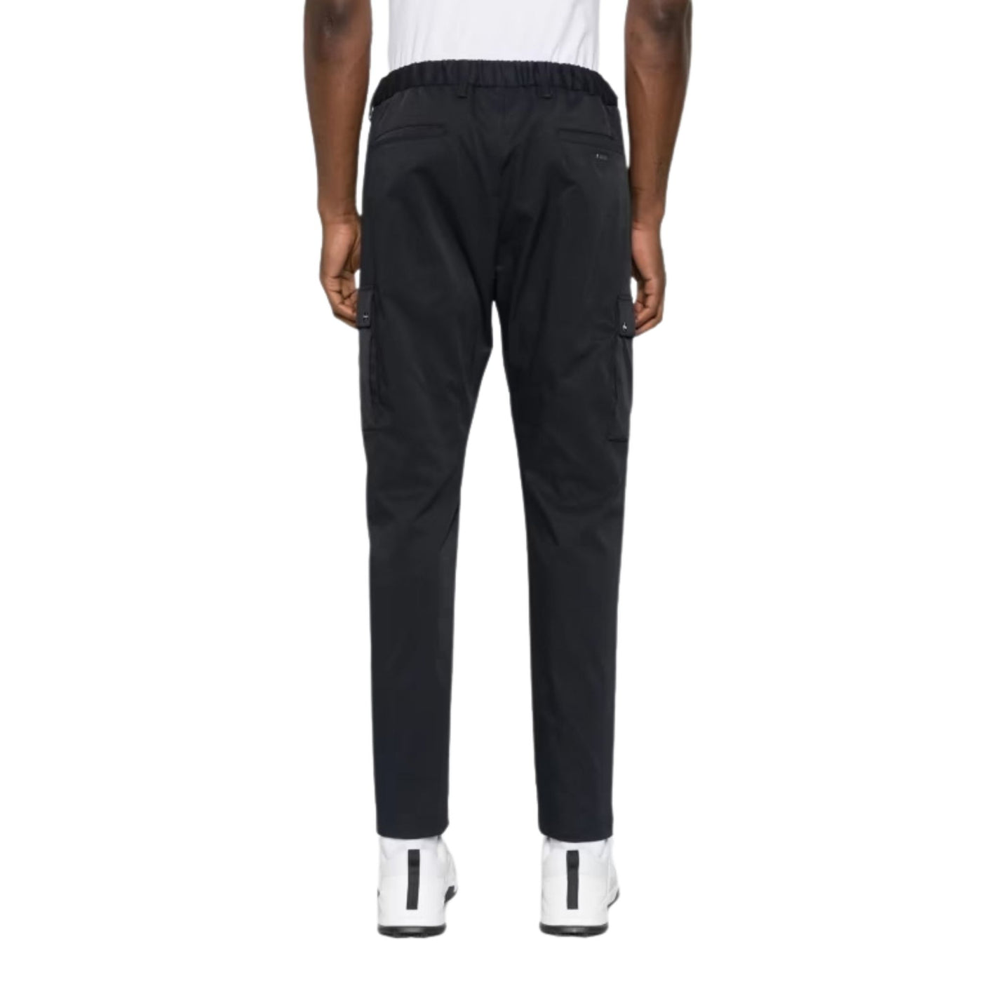 Men's trousers with cargo pockets