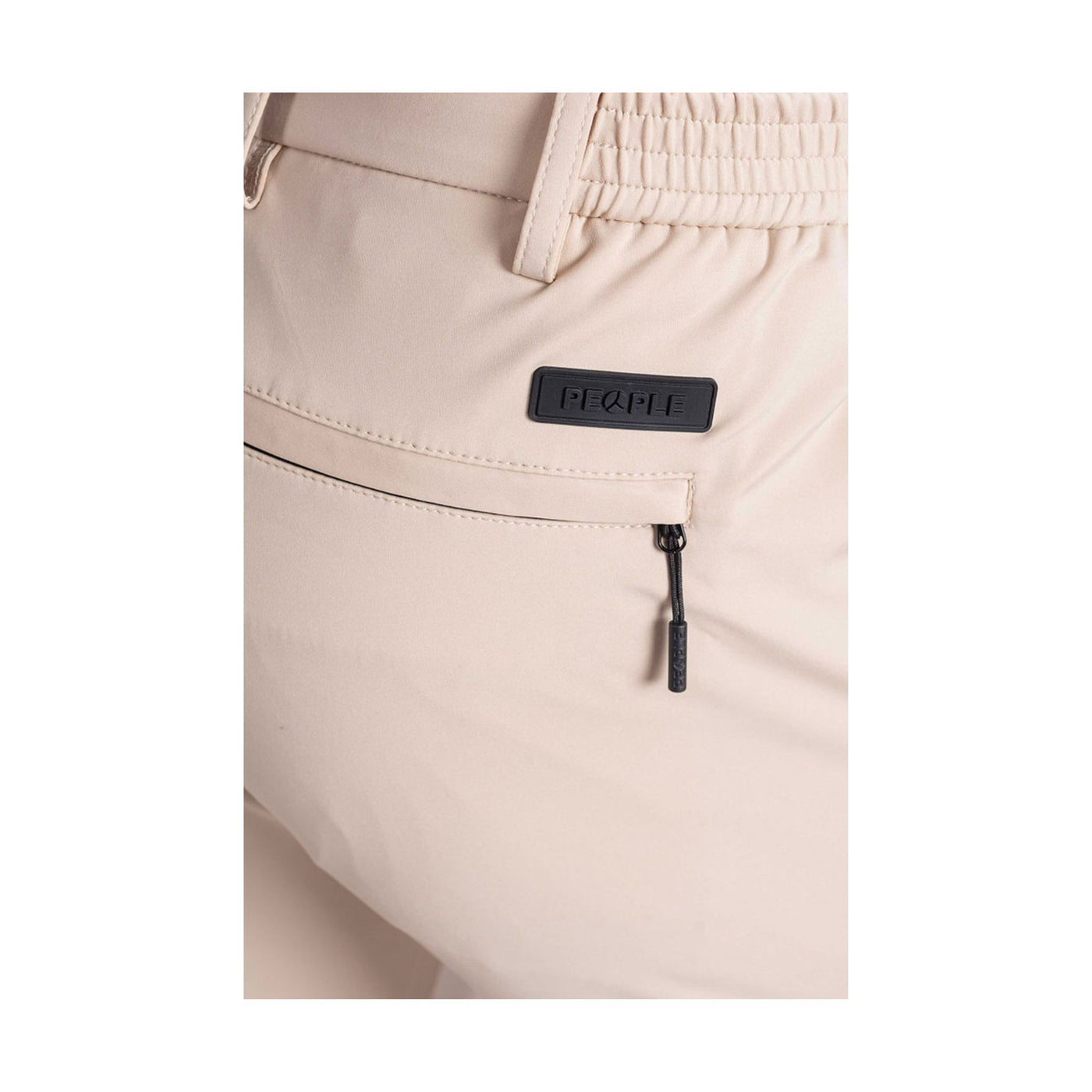 Dettaglio ravvicinato tasca con zip sul retro