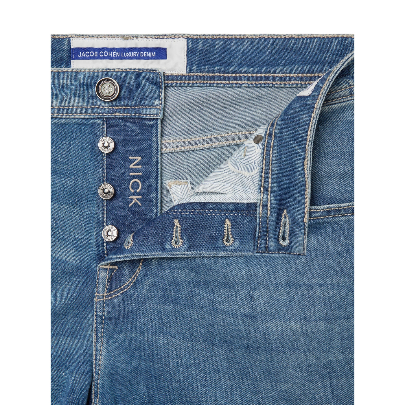 Jeans Uomo modello Nick Slim fit dettaglio chiusura con bottoni