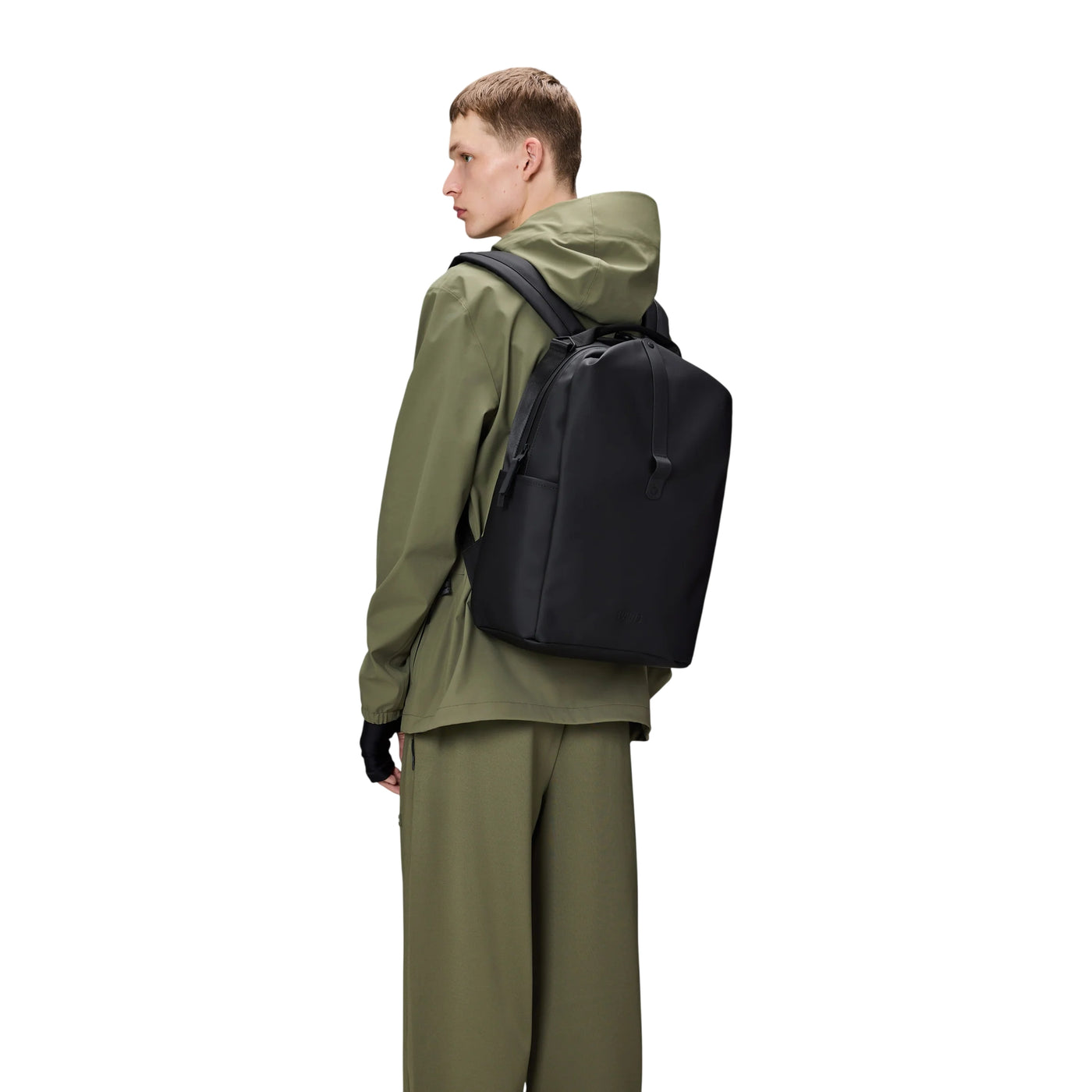 Zaino Unisex Impermeabile Clip Front Nero su modello