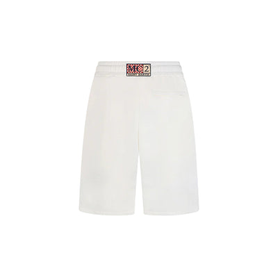 Acquista subito il Bermuda Uomo, in morbido tessuto, due tasche anteriori e una posteriore e logo ricamato sulla gamba, firmato Saint Barth su Old England: vieni a scoprire tutta la collezione sul nostro sito