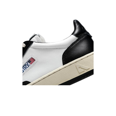 Dettaglio Sneakers Uomo con suola in gomma logata bianco e nero