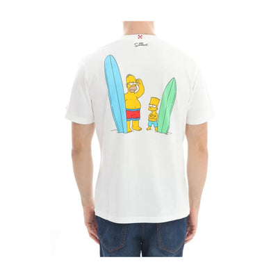 Retro modello con T-shirt con scritta sul petto ricamata e stampa Simpsons sul retro