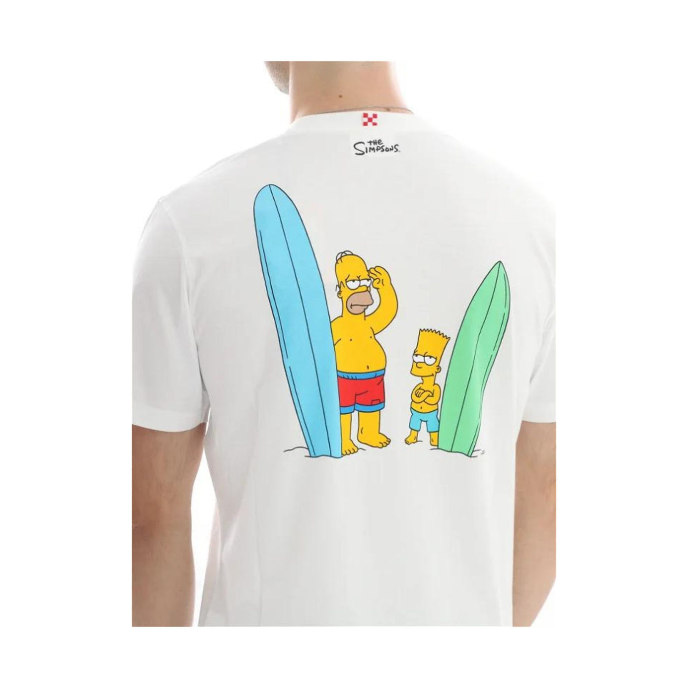 Dettaglio ravvicinato T-shirt con scritta sul petto ricamata e stampa Simpsons sul retro