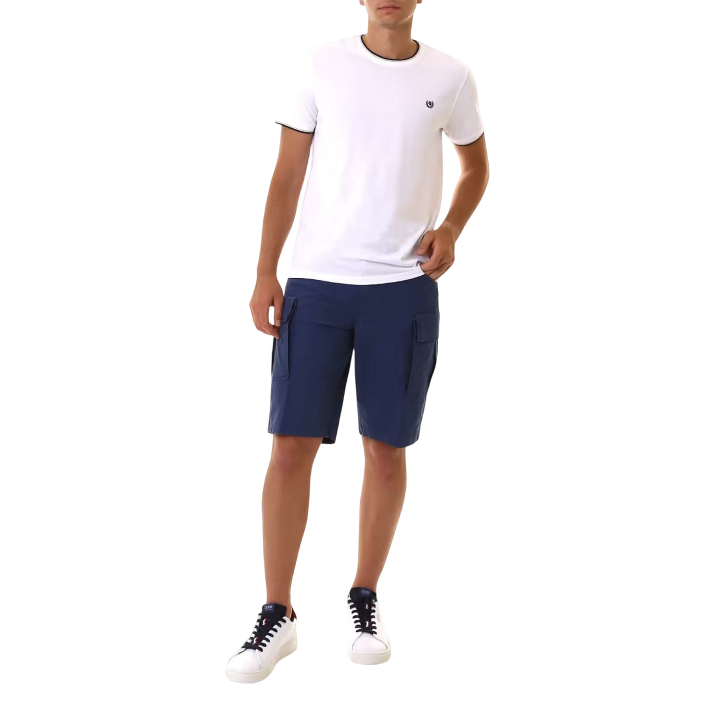 Acquista subito il Bermuda Uomo, realizzato in cotone, con numerose tasche, chiusura con bottone e zip e patch con logo sul retro, firmato Timberland su Old England: vieni a scoprire tutta la collezione sul nostro sito