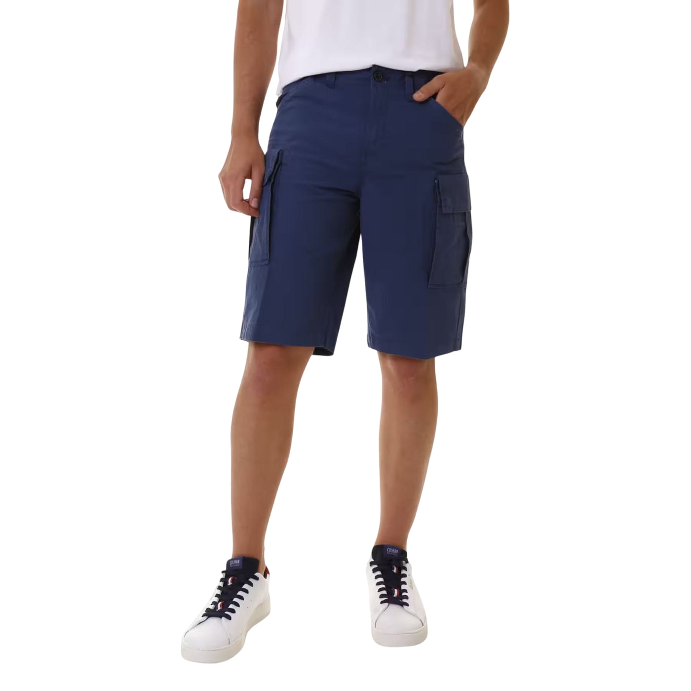 Acquista subito il Bermuda Uomo, realizzato in cotone, con numerose tasche, chiusura con bottone e zip e patch con logo sul retro, firmato Timberland su Old England: vieni a scoprire tutta la collezione sul nostro sito