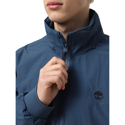 Acquista subito la Giacca Uomo, in nylon, chiusura con zip fino al collo, elastico in vita e logo ricamato sul petto, firmata Timberland, su Old England: vieni a scoprire tutta la collezione sul nostro sito