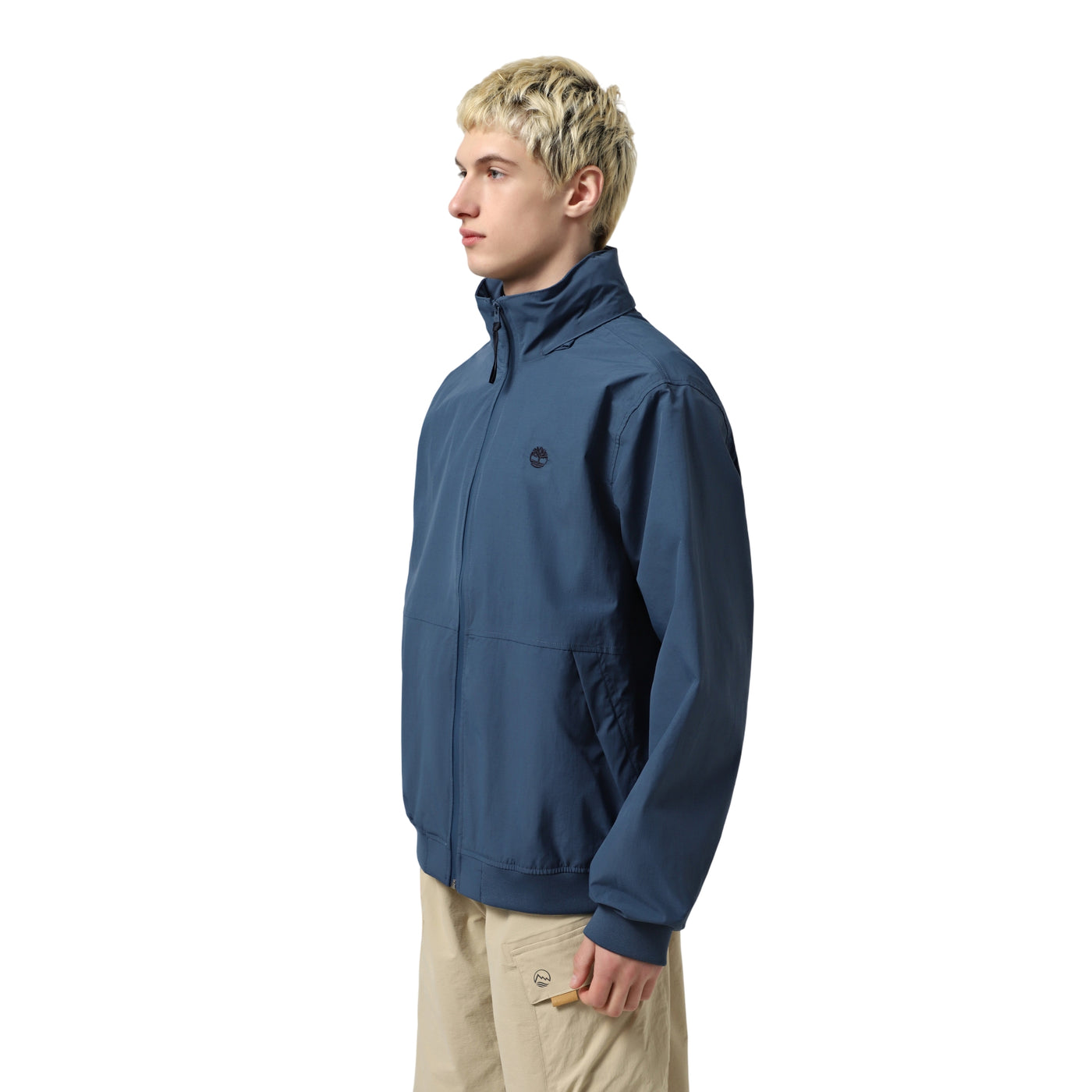 Acquista subito la Giacca Uomo, in nylon, chiusura con zip fino al collo, elastico in vita e logo ricamato sul petto, firmata Timberland, su Old England: vieni a scoprire tutta la collezione sul nostro sito