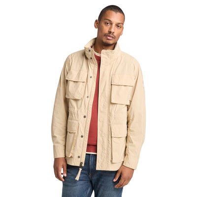 Acquista subito la Giacca Uomo, apertura con zip a tutta lunghezza, cappuccio e girovita, regolabile, e numerose tasche, firmata Timberland su Old England: vieni a scoprire tutta la collezione sul nostro sito.