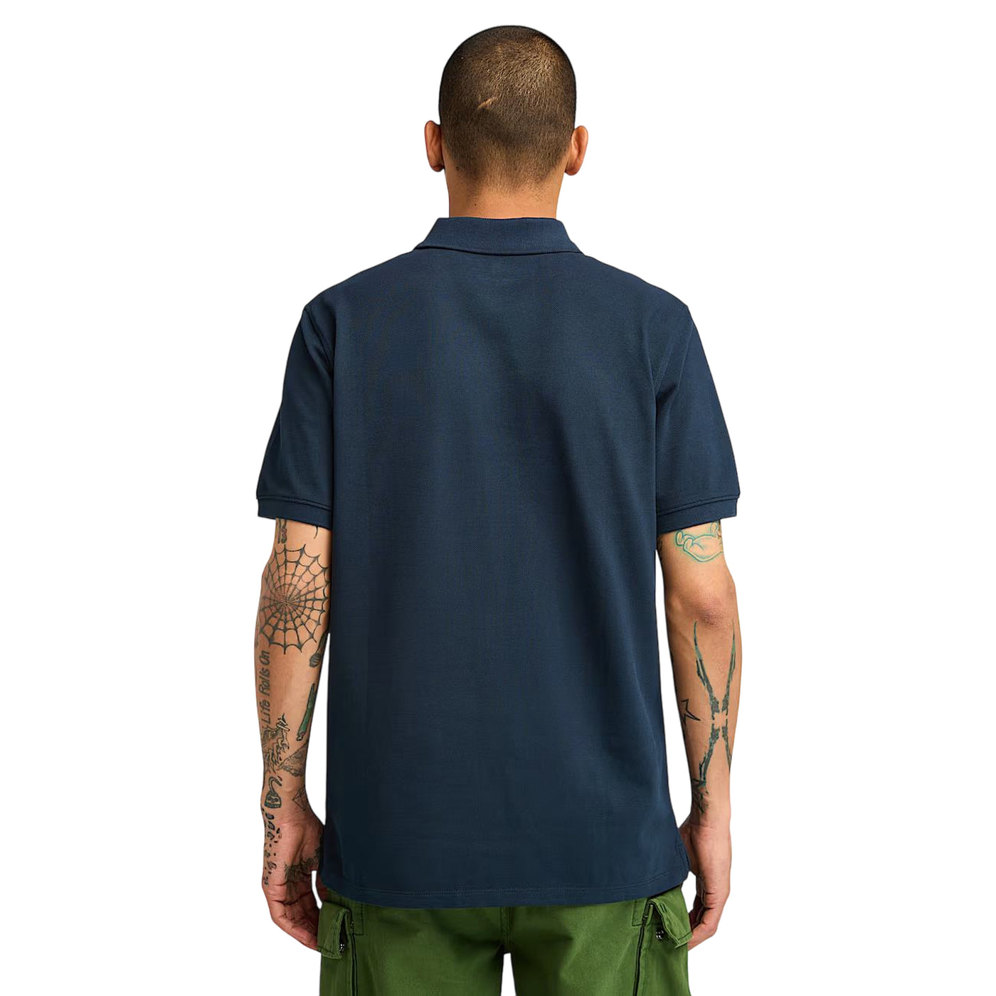 Acquista subito la Polo Uomo, realizzata in puro cotone a maniche corte con bordi a coste e logo ricamato sul petto, firmata Timberland su Old England: vieni a scoprire tutta la collezione sul nostro sito