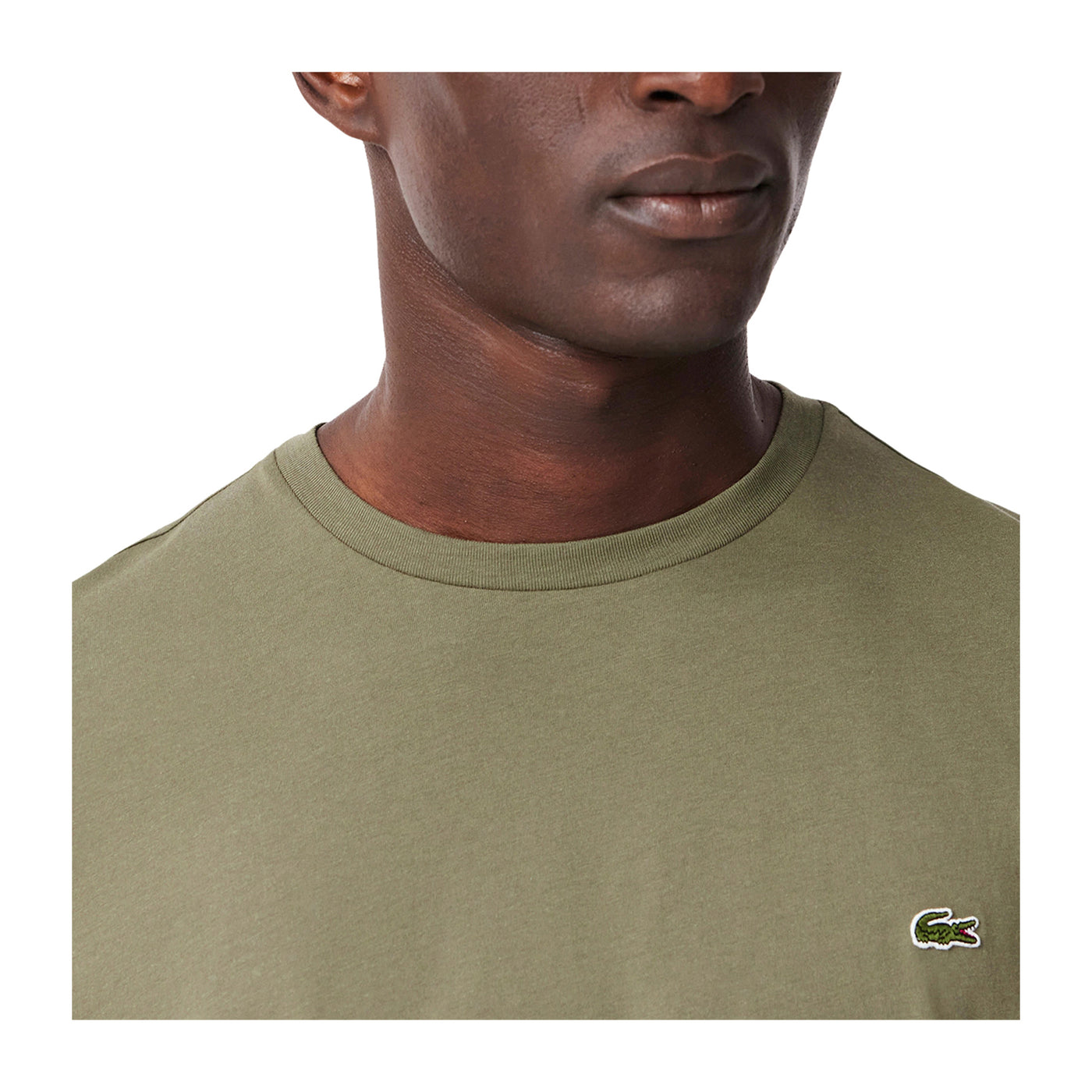 T-shirt Uomo in cotone Pima Verde militare dettaglio modello ravvicinato