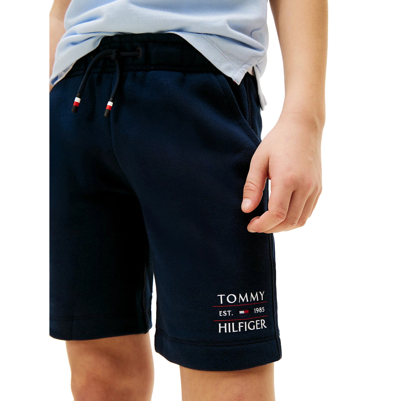 Shorts Navy Ragazzo con logo grafico modello frontale ravvicinato