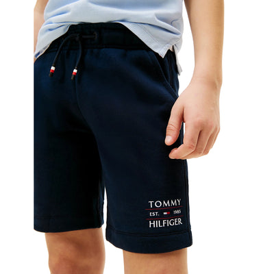 Shorts Navy Ragazzo con logo grafico modello frontale ravvicinato