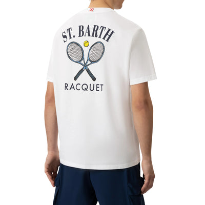 Acquista subito la T-shirt Uomo, in puro cotone a maniche corte, con logo ricamato sulla manica firmata Saint Barth su Old England: vieni a scoprire tutta la collezione sul nostro sito