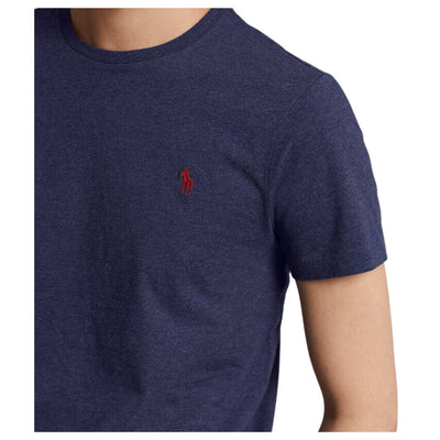 Dettaglio t shirt a manica corta con logo ricamato Polo Ralph Lauren in rosso