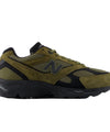 Sneakers Uomo modello U880R in camoscio e mesh