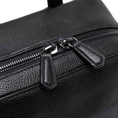 Zaino Uomo in pelle martellata nera dettaglio zip