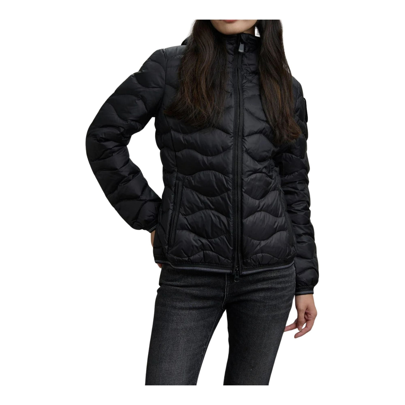 Piumino Donna corto Camelia in piuma Nero modella frontale