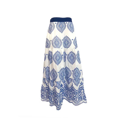Women's skirt with tailored embroidery