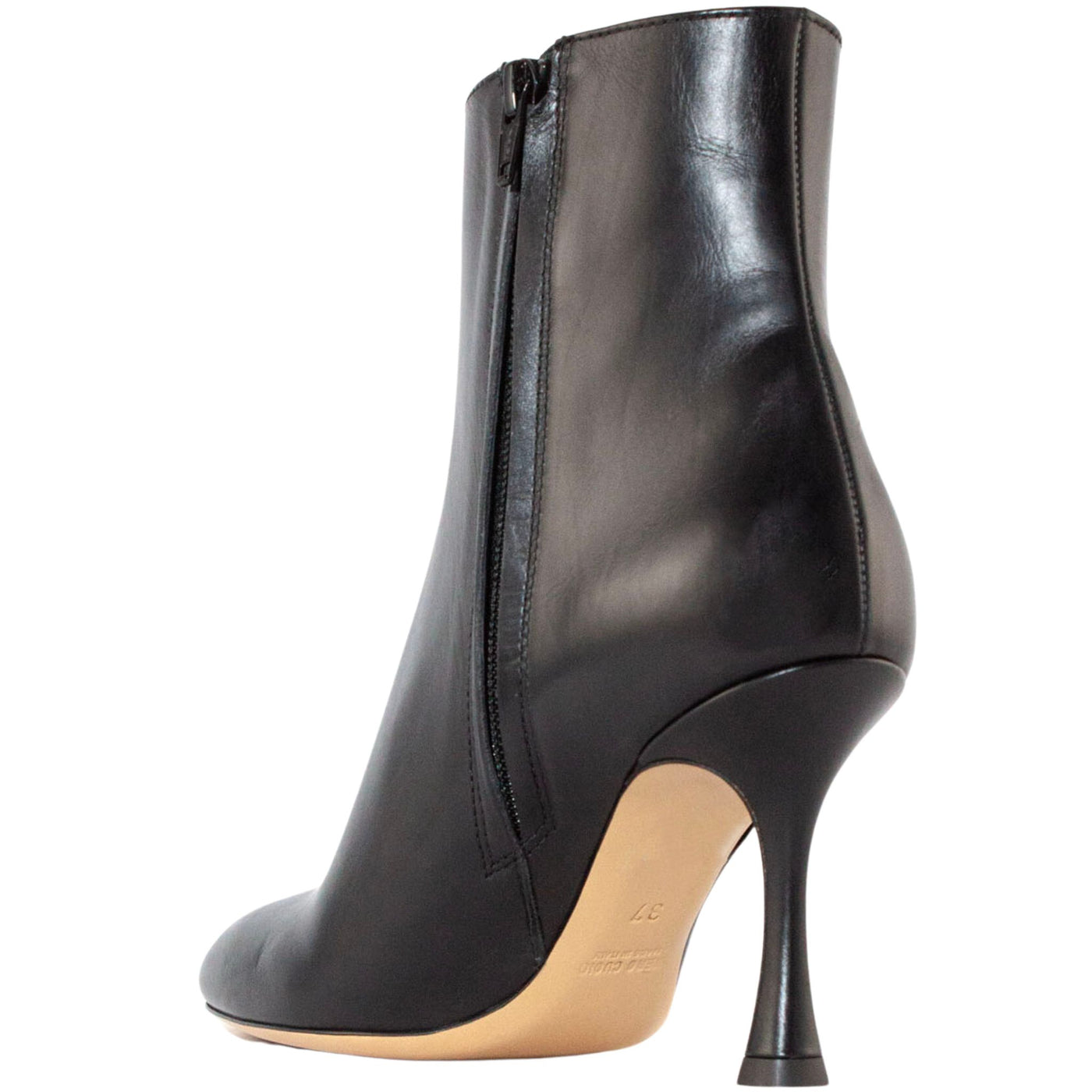 Women's leather boots with zip closure