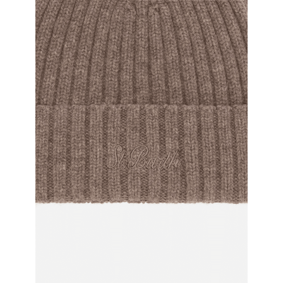 Berretto Wengen in lana nocciola con ricamo St. Barth sul risvolto