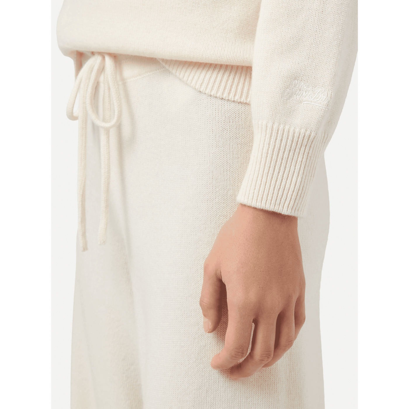 Maglione New Queen in misto cashmere bianco con ricamo Sono molto tonica