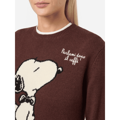 Maglione New Queen in misto cashmere marrone con jacquard Snoopy e ricamo | PEANUTS SPECIAL EDITION