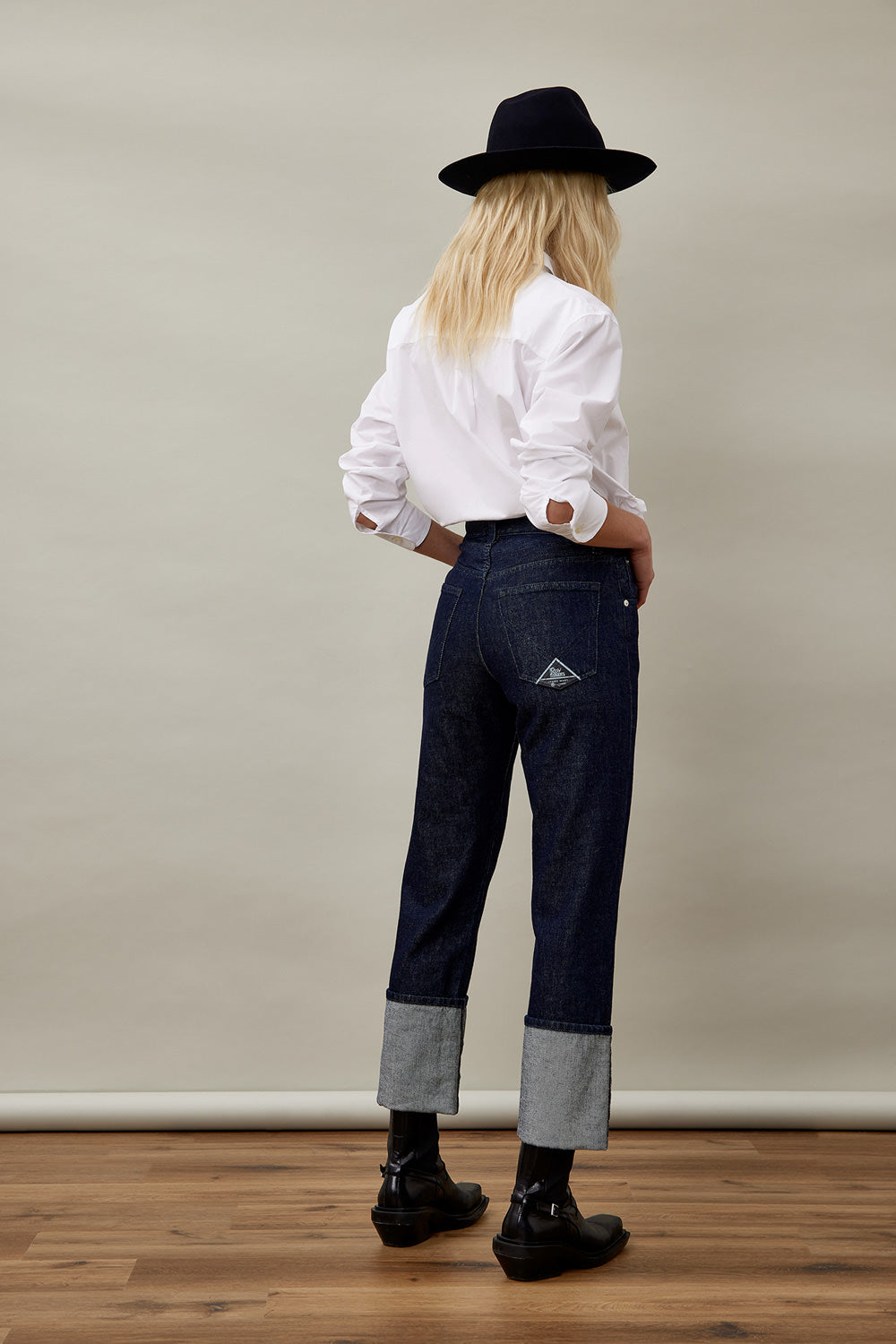 Women's trousers with maxi lapels 