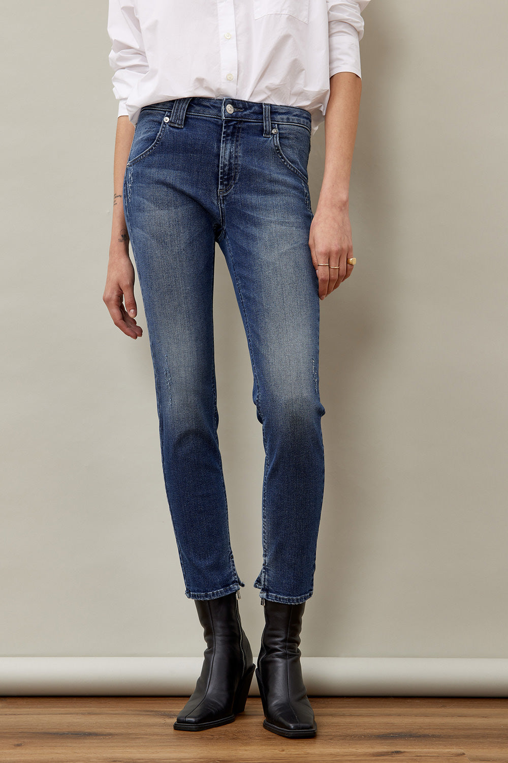 Jeans Donna con spacchi alle caviglie