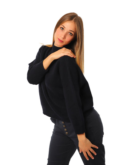 Women's sweater with dropped shoulders