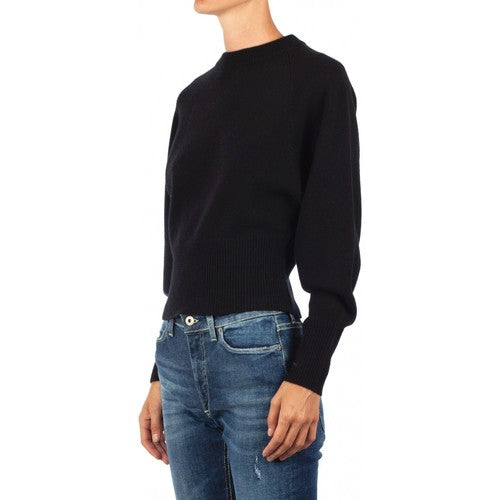 Women's sweater with raglan sleeves
