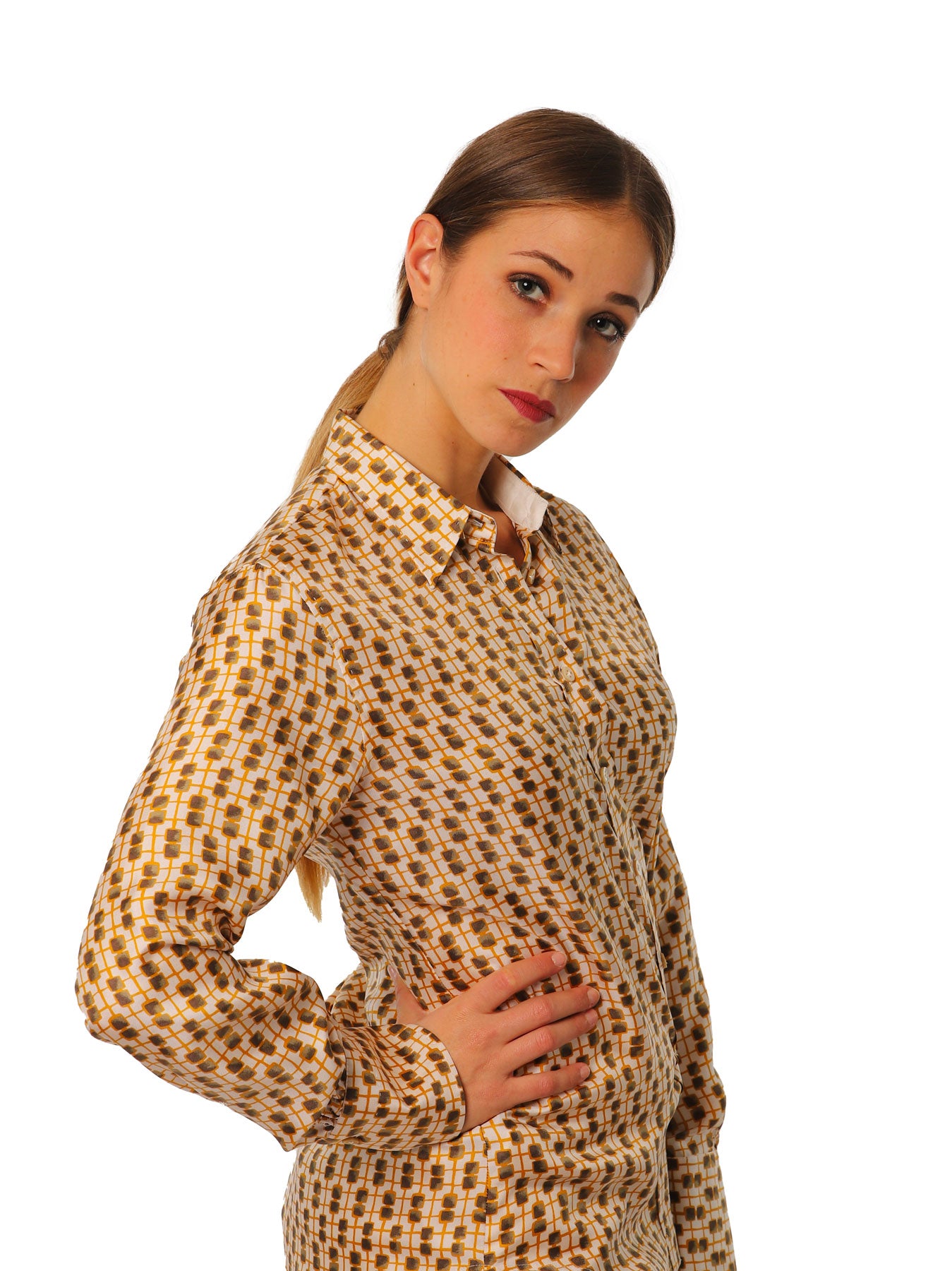 Women's shirts with geometric pattern