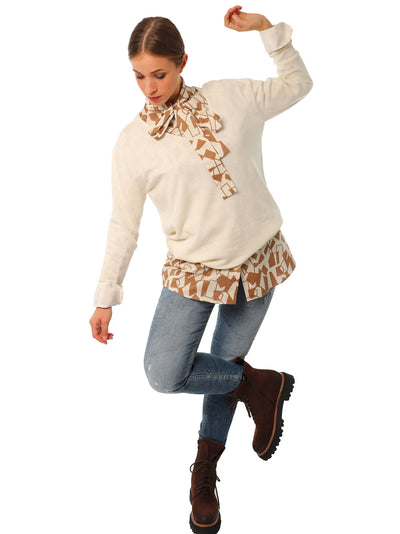 Women's sweater with rounded neckline