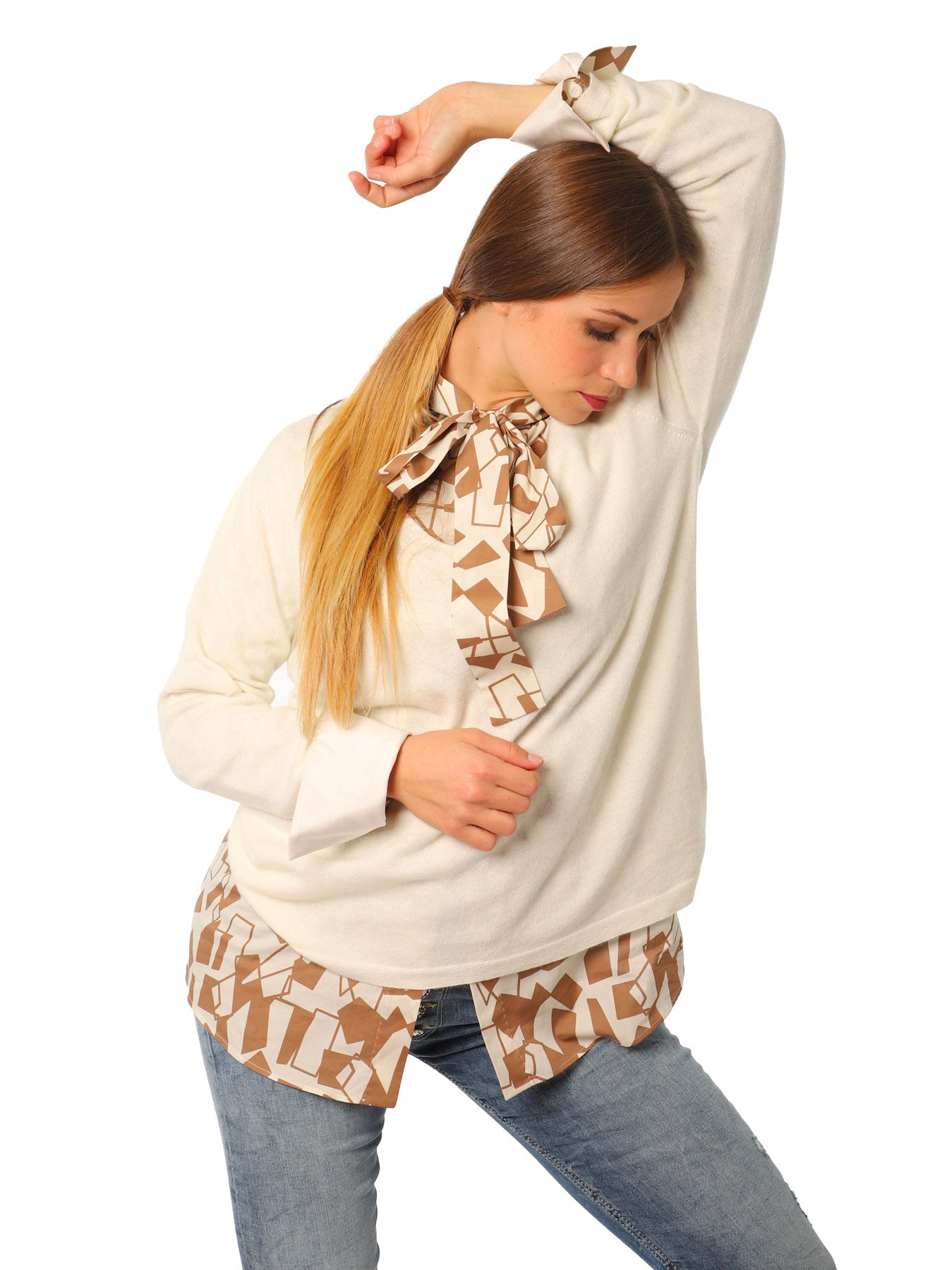 Women's sweater with rounded neckline