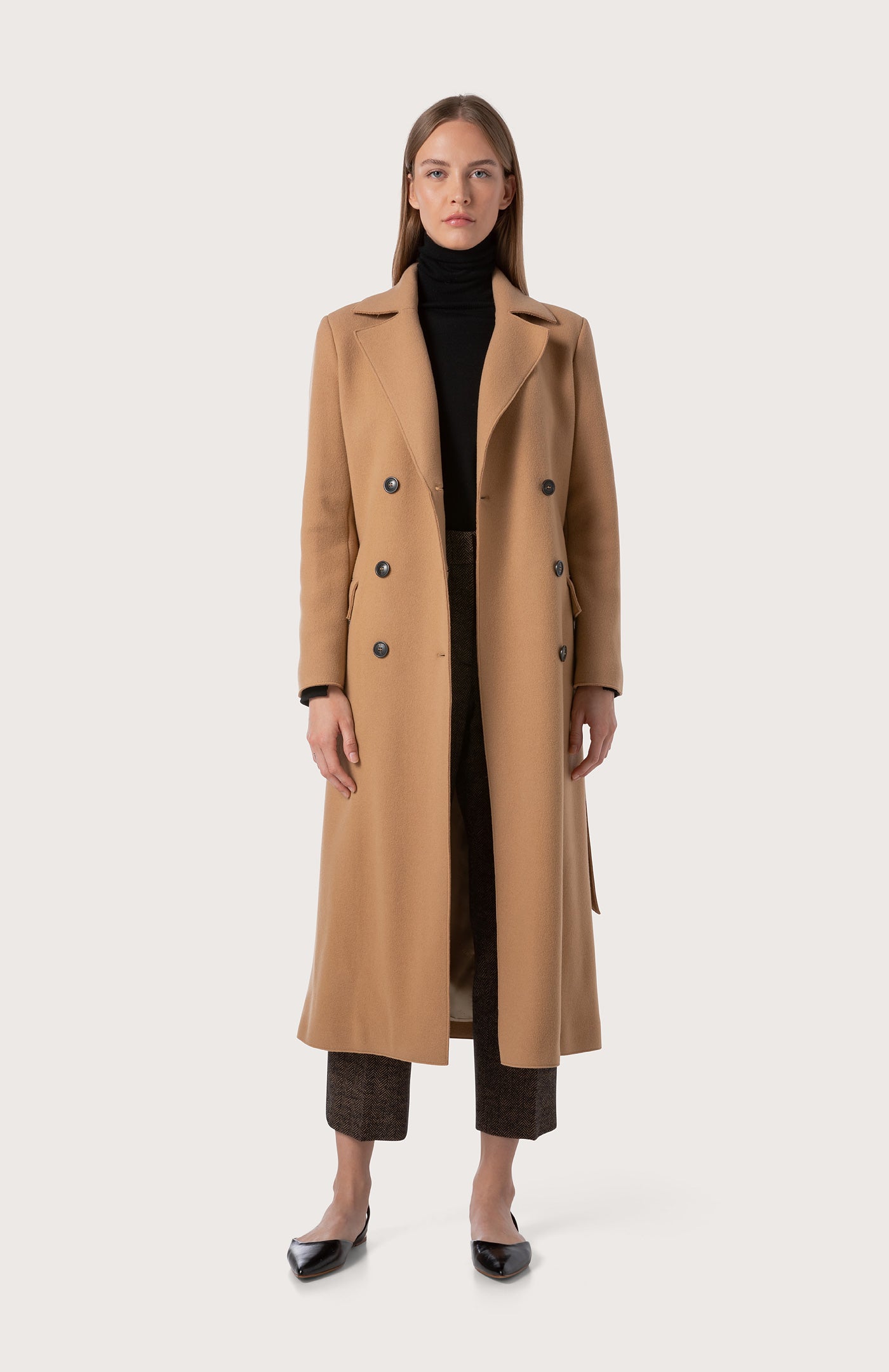 Double-breasted women's coat with belt