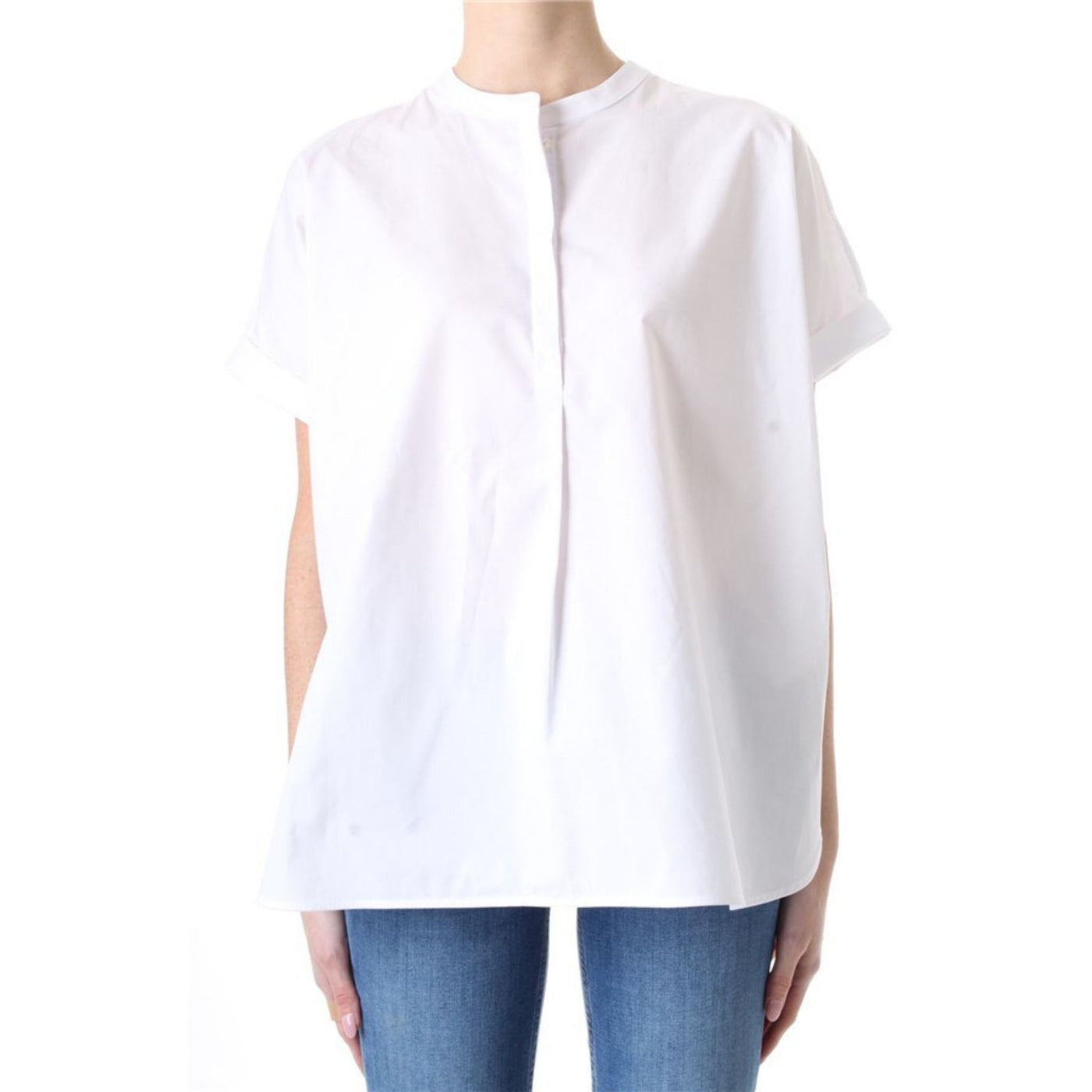 Camicia donna bianca Woolrich su modella vista frontale
