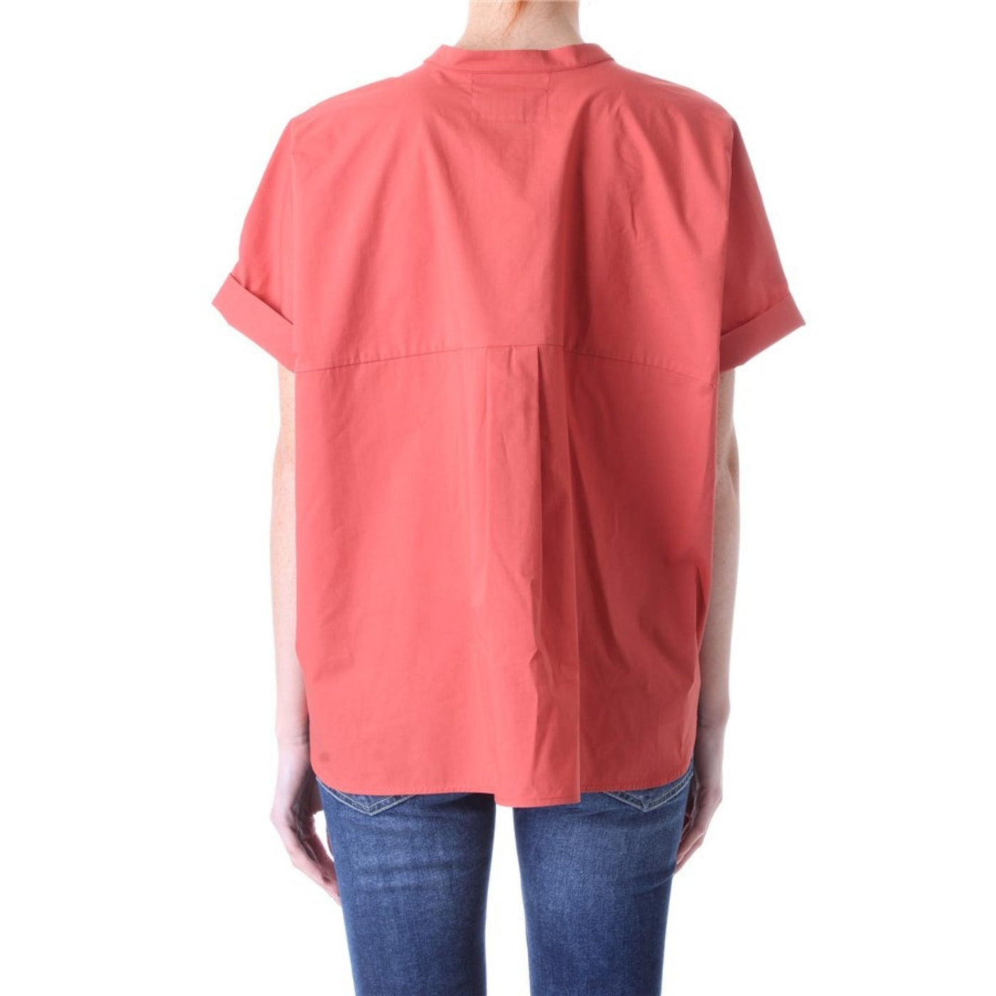 Camicia donna rossa Woolrich su modella vista retro