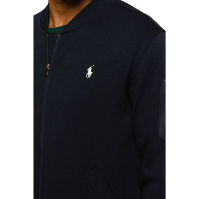 Felpa uomo blu navy Polo Ralph Lauren su modello dettaglio logo