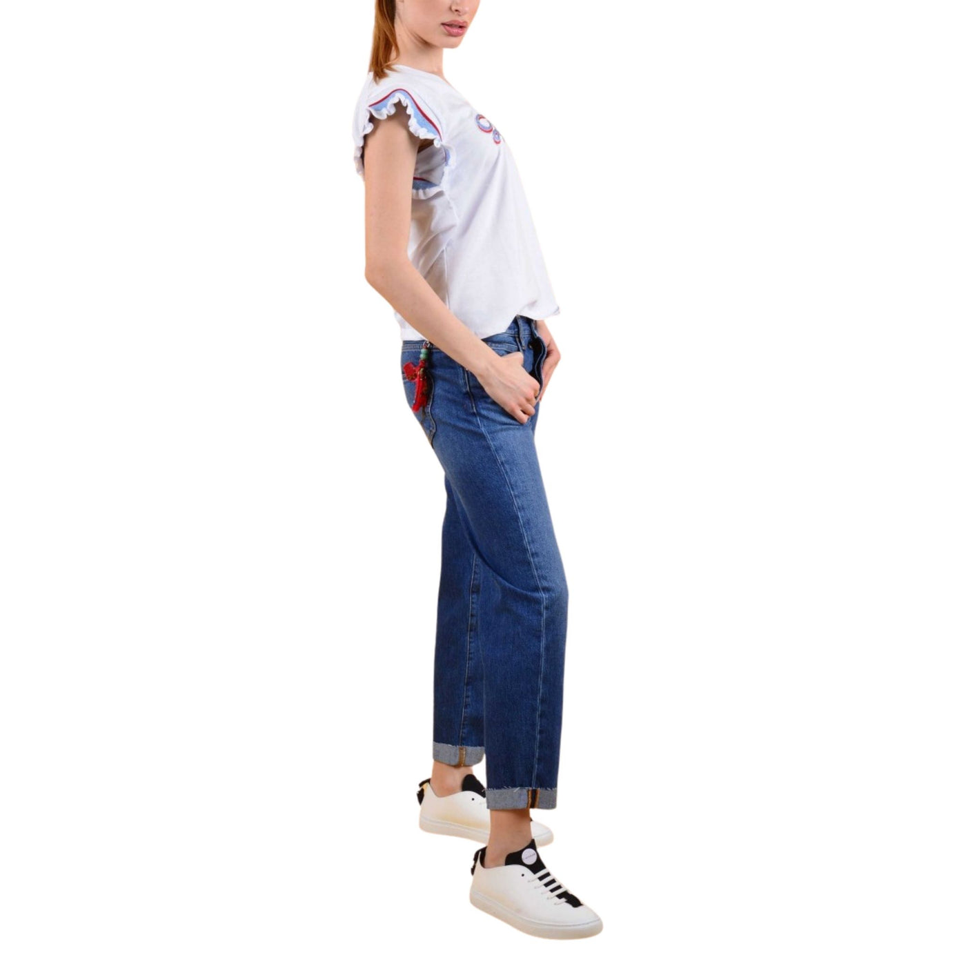 Jeans da donna firmati Roy Roger's su modella vista laterale per intero