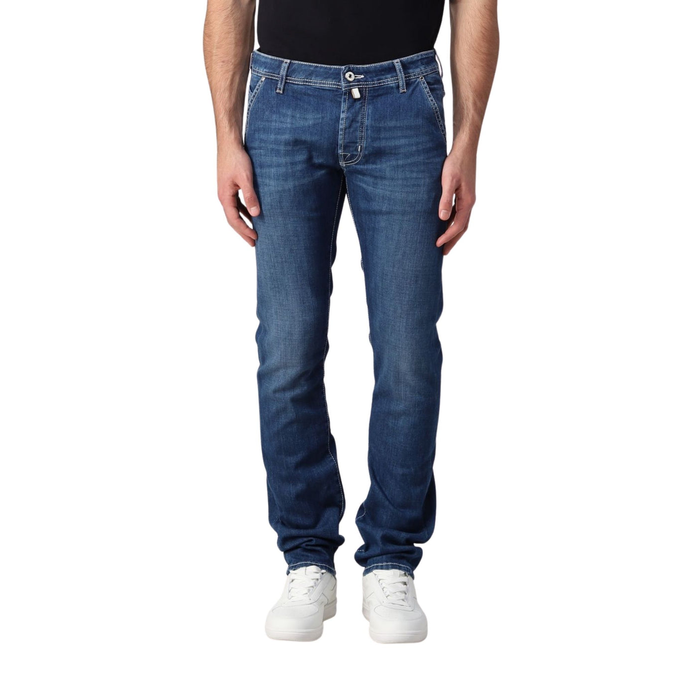Jeans da uomo firmati Jacob Cohen su modello vista frontale