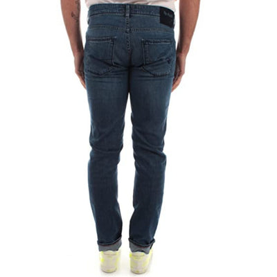Jeans da uomo denim firmato Re-Hash su modello vista retro