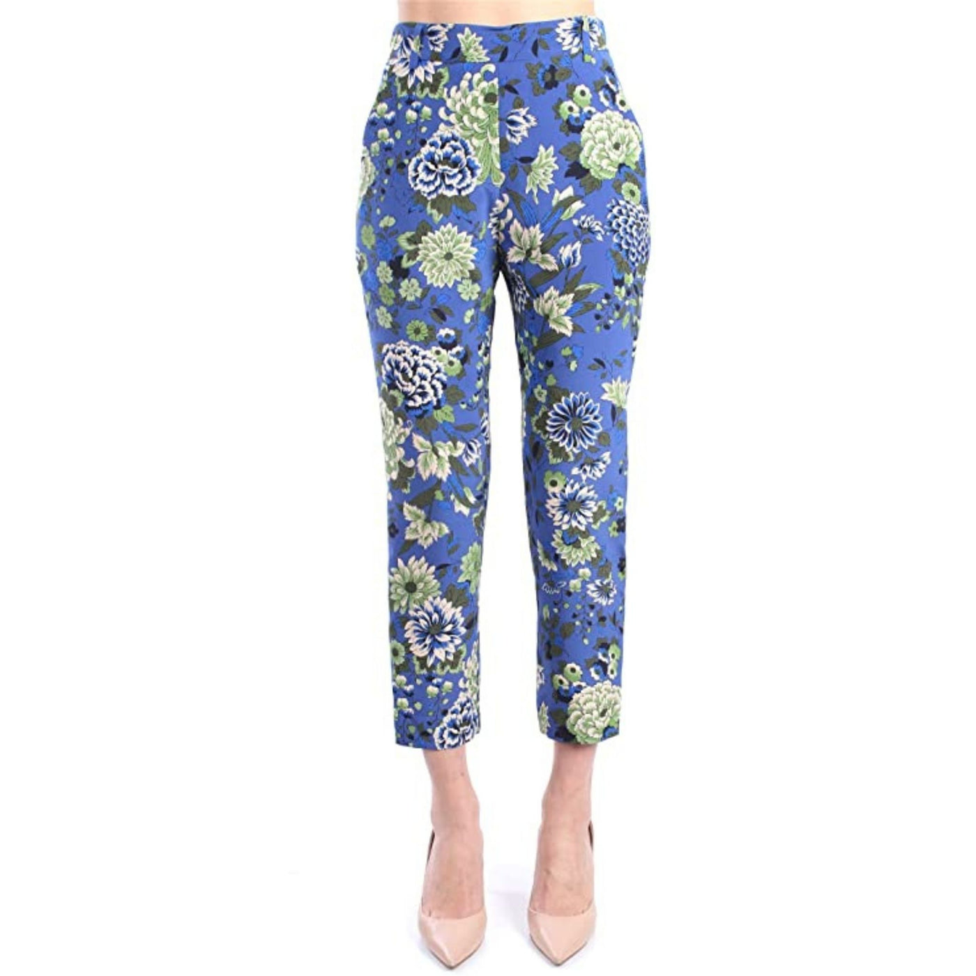 Pantalone da donna bluette firmato Momonì su modella vista frontale