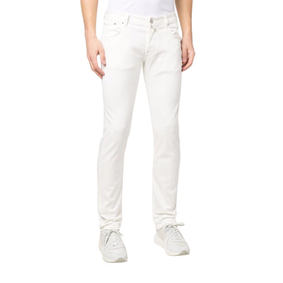 Pantalone da uomo bianco firmato Jacob Cohen su modello vista frontale