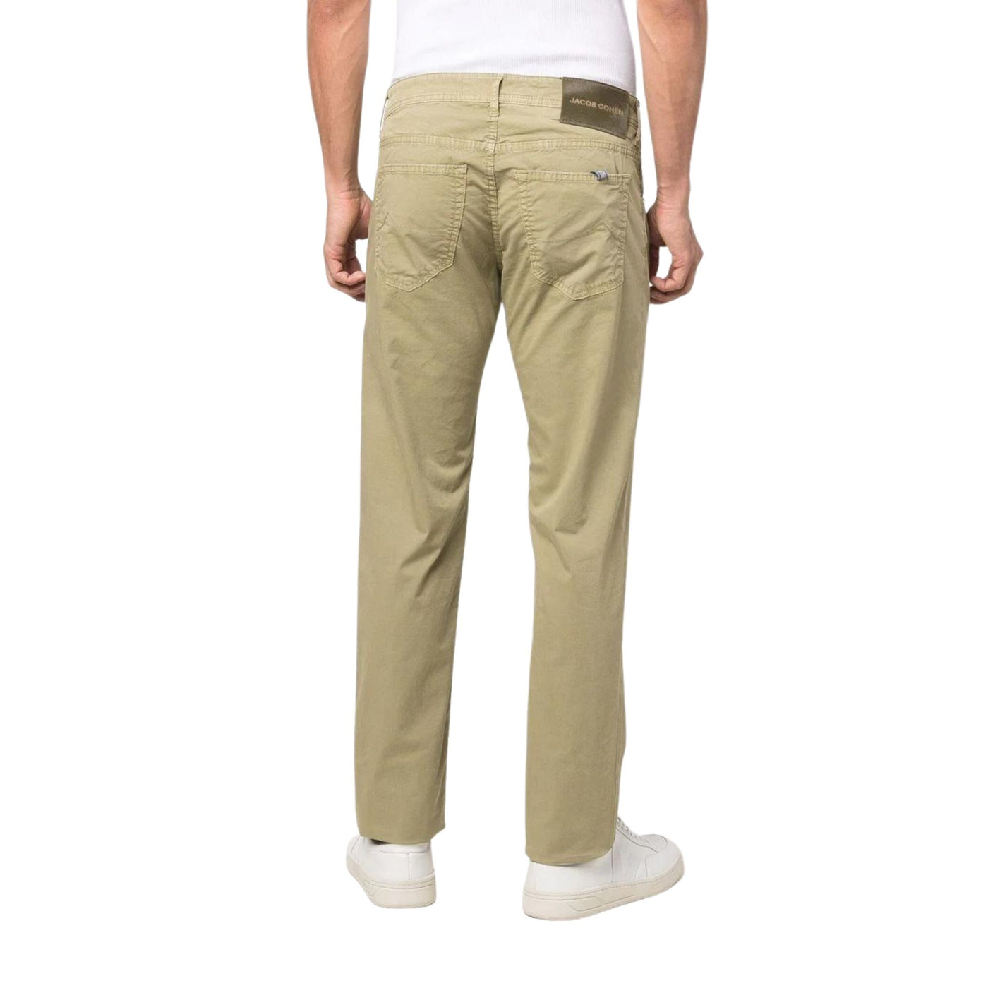 Solid color men's trousers with logo on the back