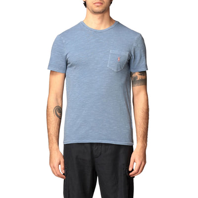 T-shirt uomo azzurra firmata Polo Ralph Lauren su modello vista frontale