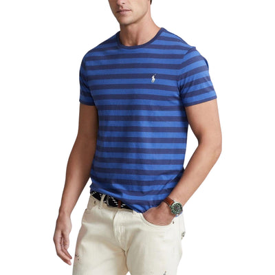 T-shirt uomo blu navy firmata Polo Ralph Lauren su modello vista frontale