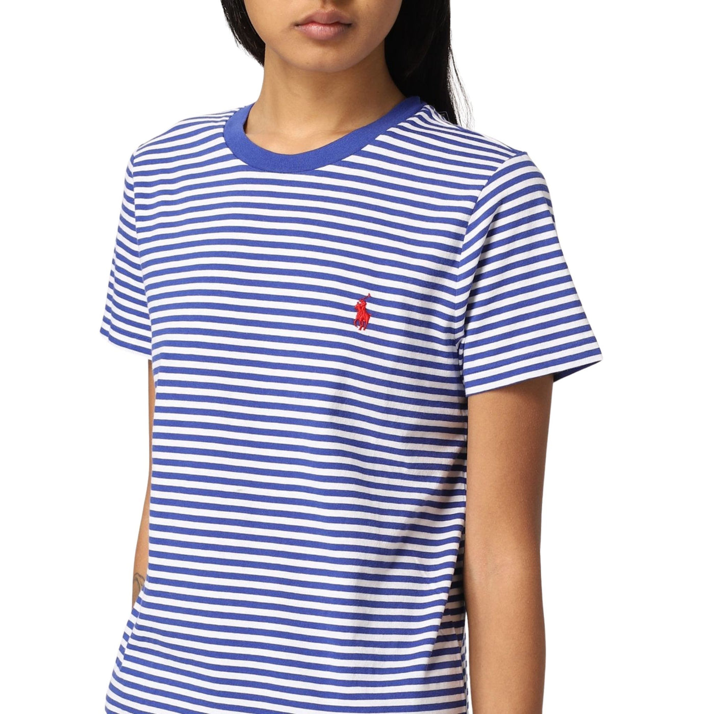 T-shirt donna Polo Ralph Lauren su modella dettaglio logo