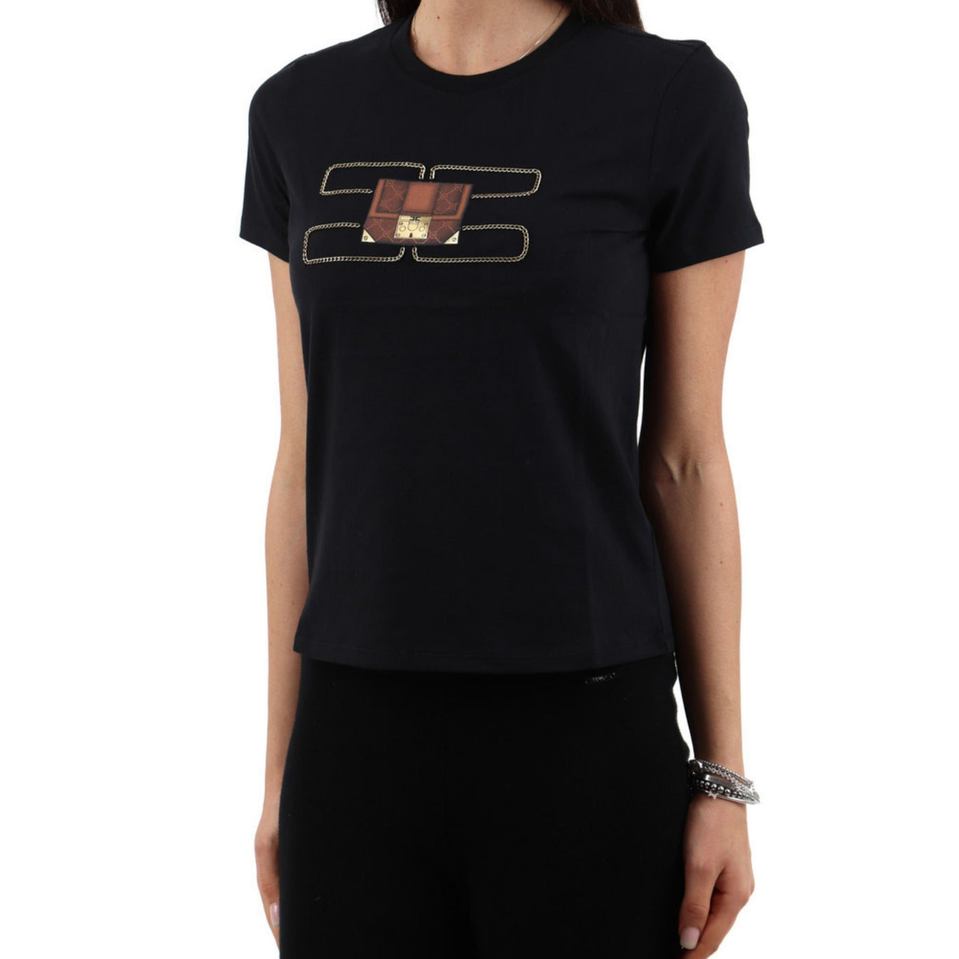 T-shirt donna nera Elisabetta Franchi su modella vista laterale