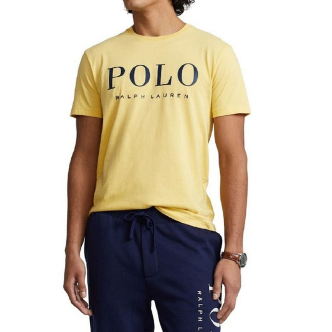 T-shirt uomo gialla Polo Ralph Lauren su modello vista frontale